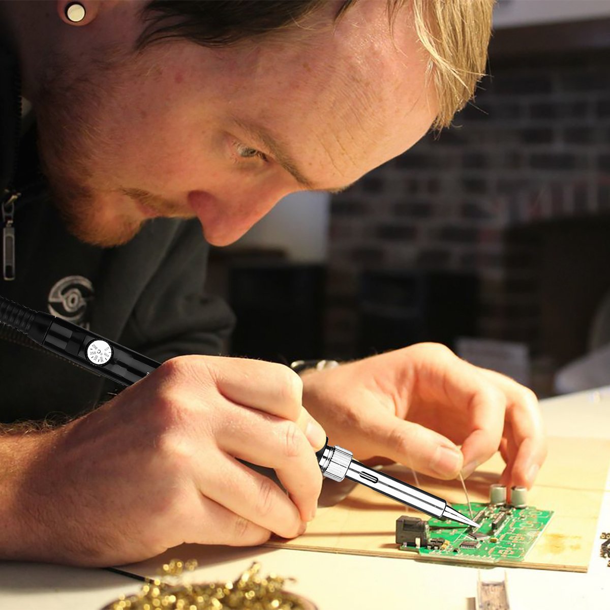 AUTSCA Fer à Souder Kit , Fer à Souder Set 220V 60W à Souder, Température Réglable, 5pcs Différents Conseils, Pompe à Dessouder, Titulaire, Pince à épiler Antistatique, Fil à Souder, ect