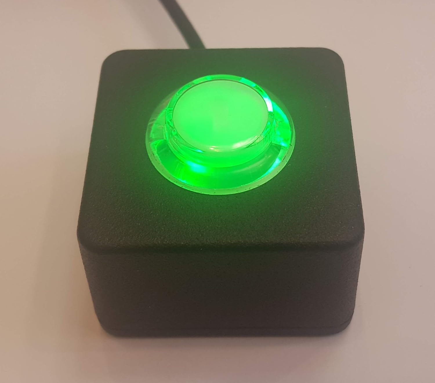 Amazon.com: USB HID Programmable Single Button Arcade Switch w/2M Cable (Green): Office Products