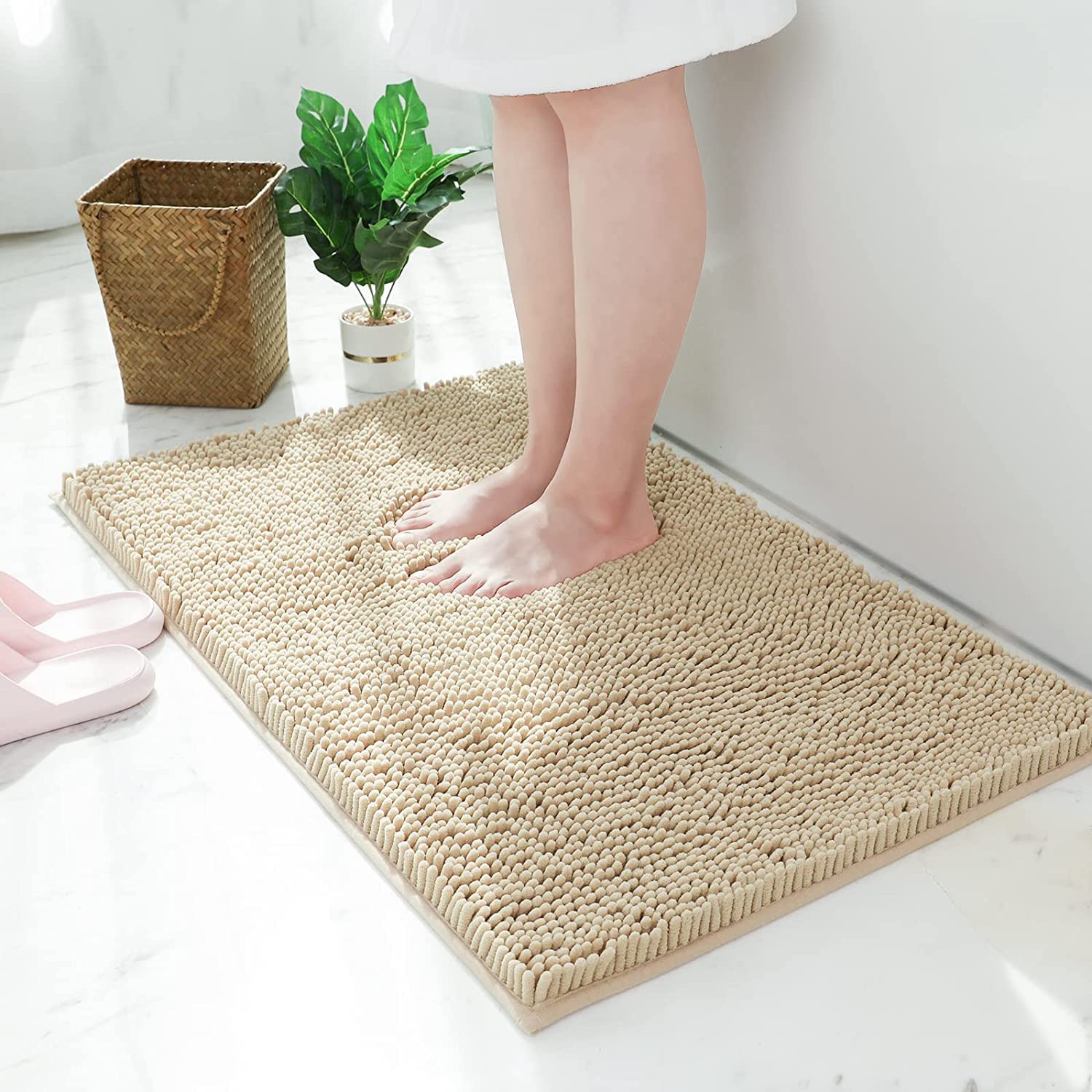 ITSOFT Chenille Bath Mat, Non Slip & Absorbent, Machine Washable, Soft Plush, Bathroom Accessory (60x50cm, Beige)