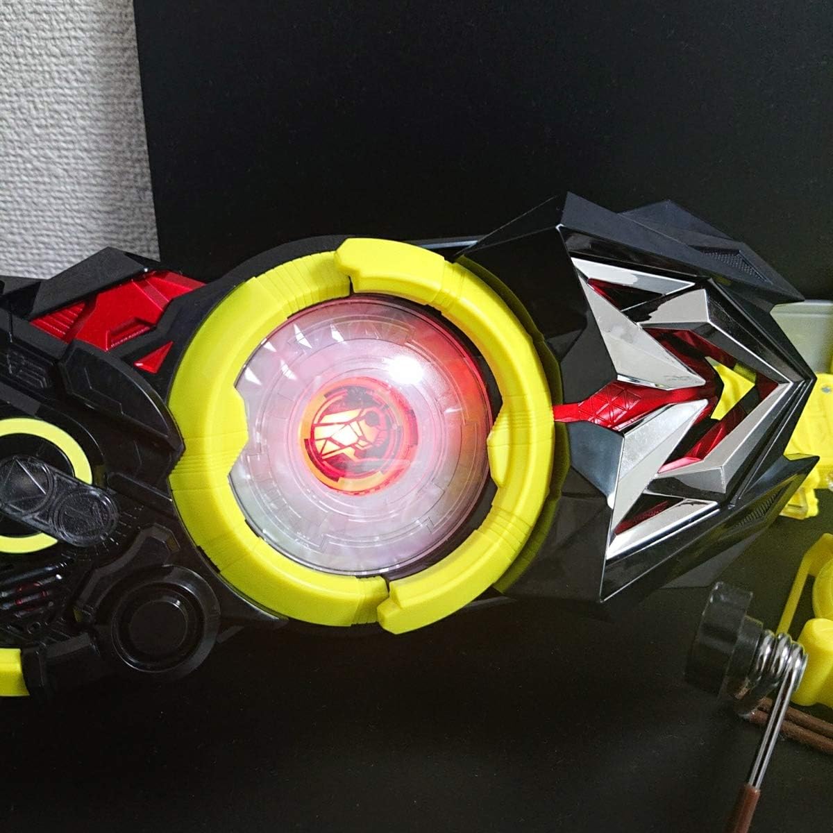 Amazon 美品 仮面ライダーゼロワン 変身ベルト Dx飛電ゼロワンドライバー 電池付属 おもちゃ ホビー