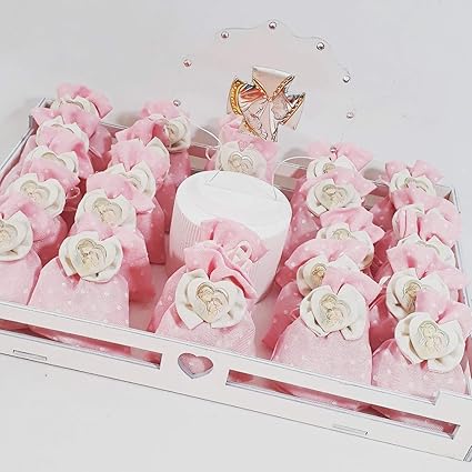 Bomboniere Battesimo Femminuccia Cesto Con 24 Sacchetti Portaconfetti Rosa Con Cuore In Resina Sacra Famiglia Con Centrali A Scelta Cesto Centrale Albero Della Vita In Vetro Amazon It Casa E Cucina