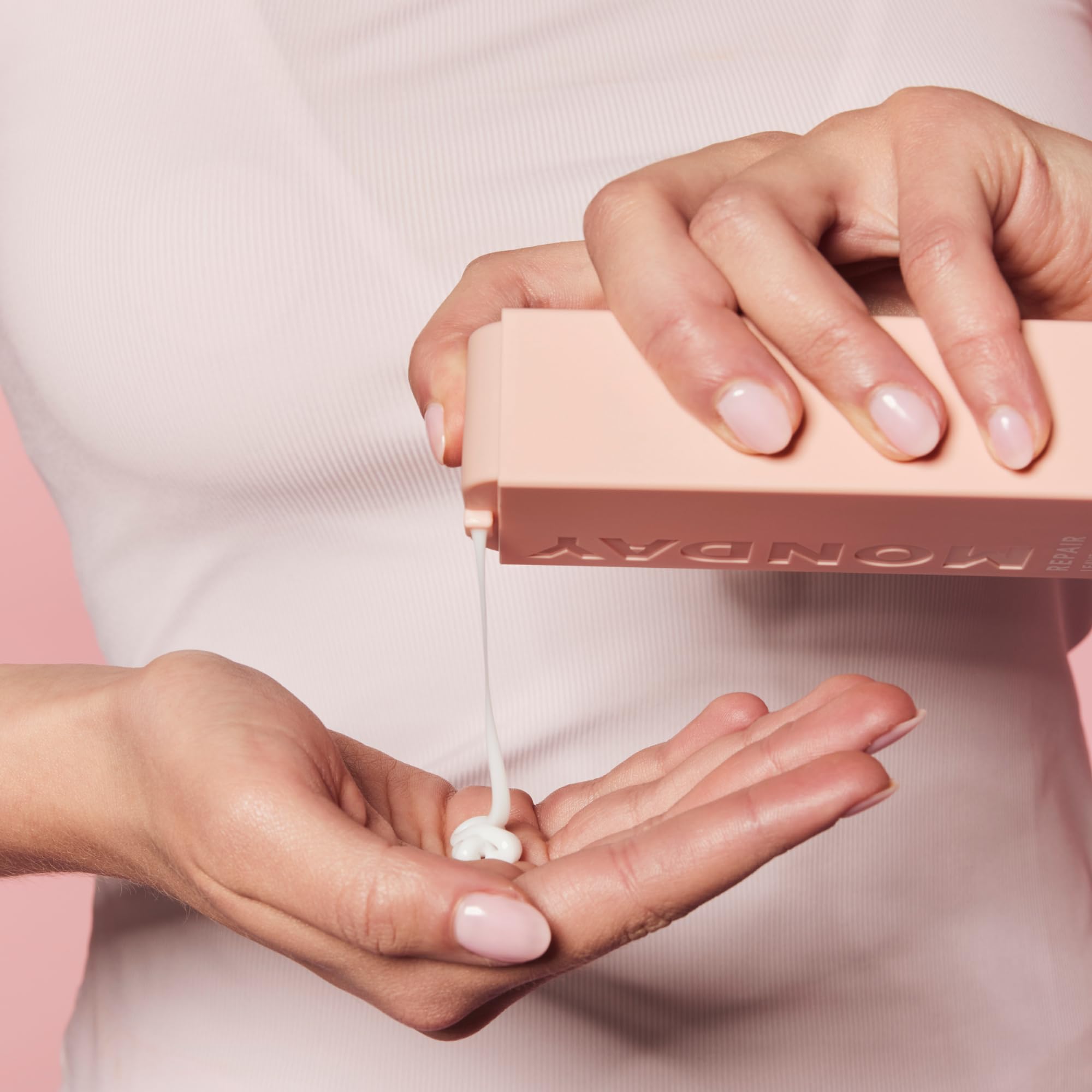 MONDAY HAIRCARE MOISTURE Leave in Conditioner with Hyaluronic Acid, Jojoba & Almond Oil, Shea Butter& Wheat Protein for Dry & Dull Hair 150mL