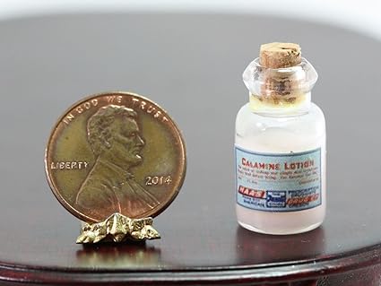 muñecas en botellas de vidrio