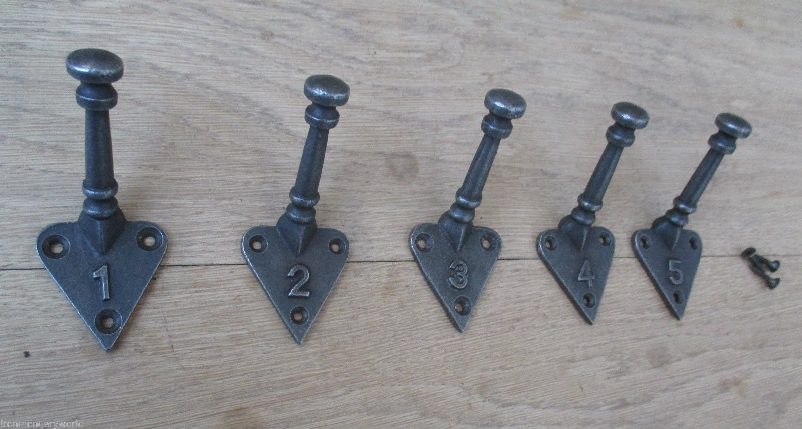 IRONMONGERY WORLD® CAST Iron Vintage Style Numbered 1-5 Set Coat Hooks School COATHOOKS Rack Board (Arts and Craft Hooks)