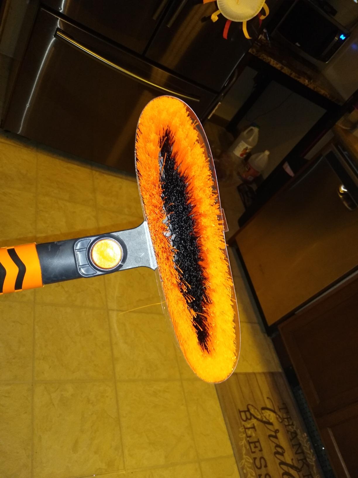 3341'' 3 in 1 Extendable Snow Brush Model MSB008