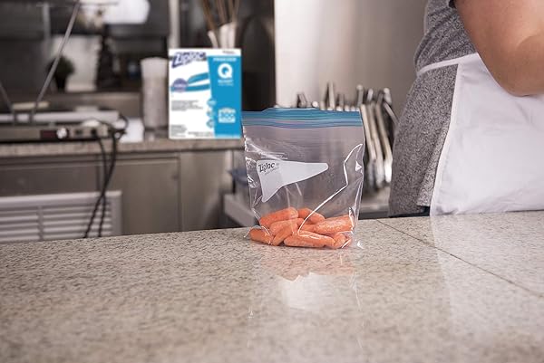 SC JOHNSON PROFESSIONAL ZIPLOC QUART FOOD STORAGE FREEZER BAGS, GRIP ‘N SEAL TECHNOLOGY FOR EASIER GRIP, OPEN, AND CLOSE, 300 COUNT