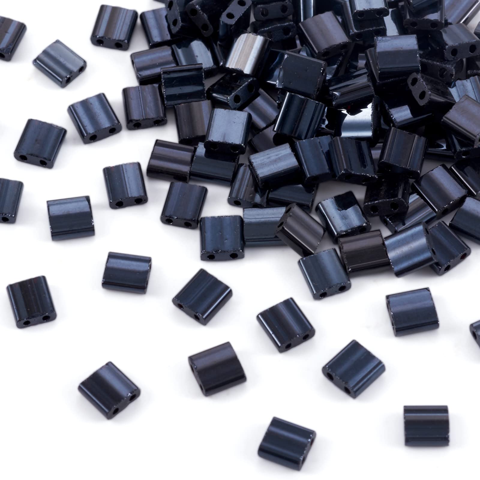 200Pcs Rectangle 2-Hole Glass Seed Beads Opaque Flat Tila Beads Seed Spacer Carriage Beads for Multi-Strand Bracelets Jewellery Making DIY Crafts (Black)