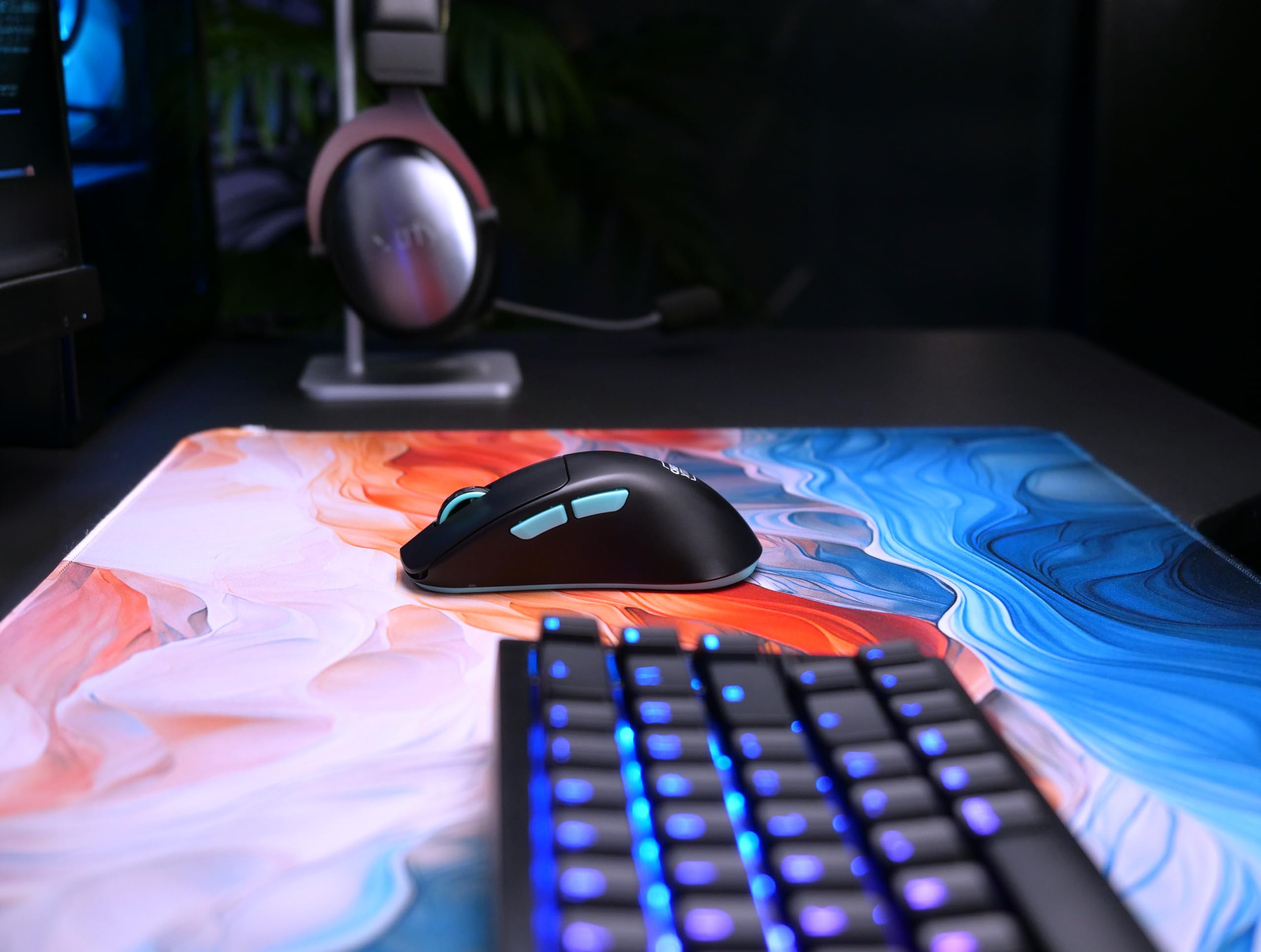 CHERRY XTRFY M64 Wireless, Ultraleichte Kabellose Gaming-Maus, 2,4 GHz Funk, Optimiert für esports, Ergonomische Form mit Besonders Niedriger Front, Schwarz 4