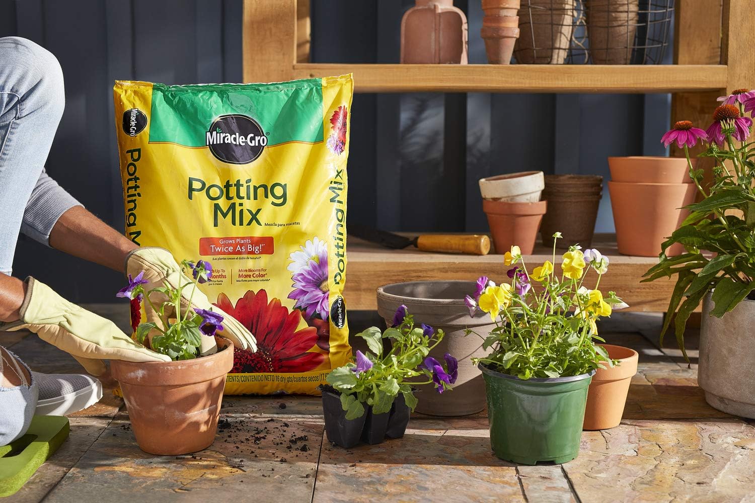 Miracle Gro Potting Mix 16 Quart Soil And Soil Amendments Garden Outdoor Amazon Com