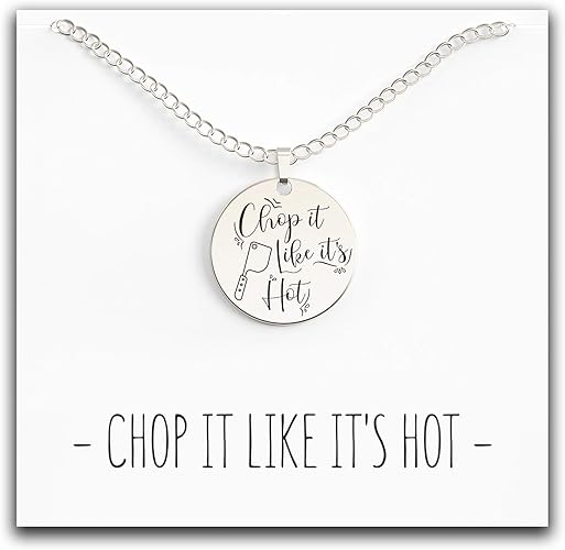 Amazon Happy Kisses シェフネックレス Chop It Like It S Hot ナイフ付き 料理 パン屋 肉屋 女性 シェフ用 お母さん 奥さん ガールフレンドに 小さなかわいいラウンド型ベーカーペンダント ネックレス 通販