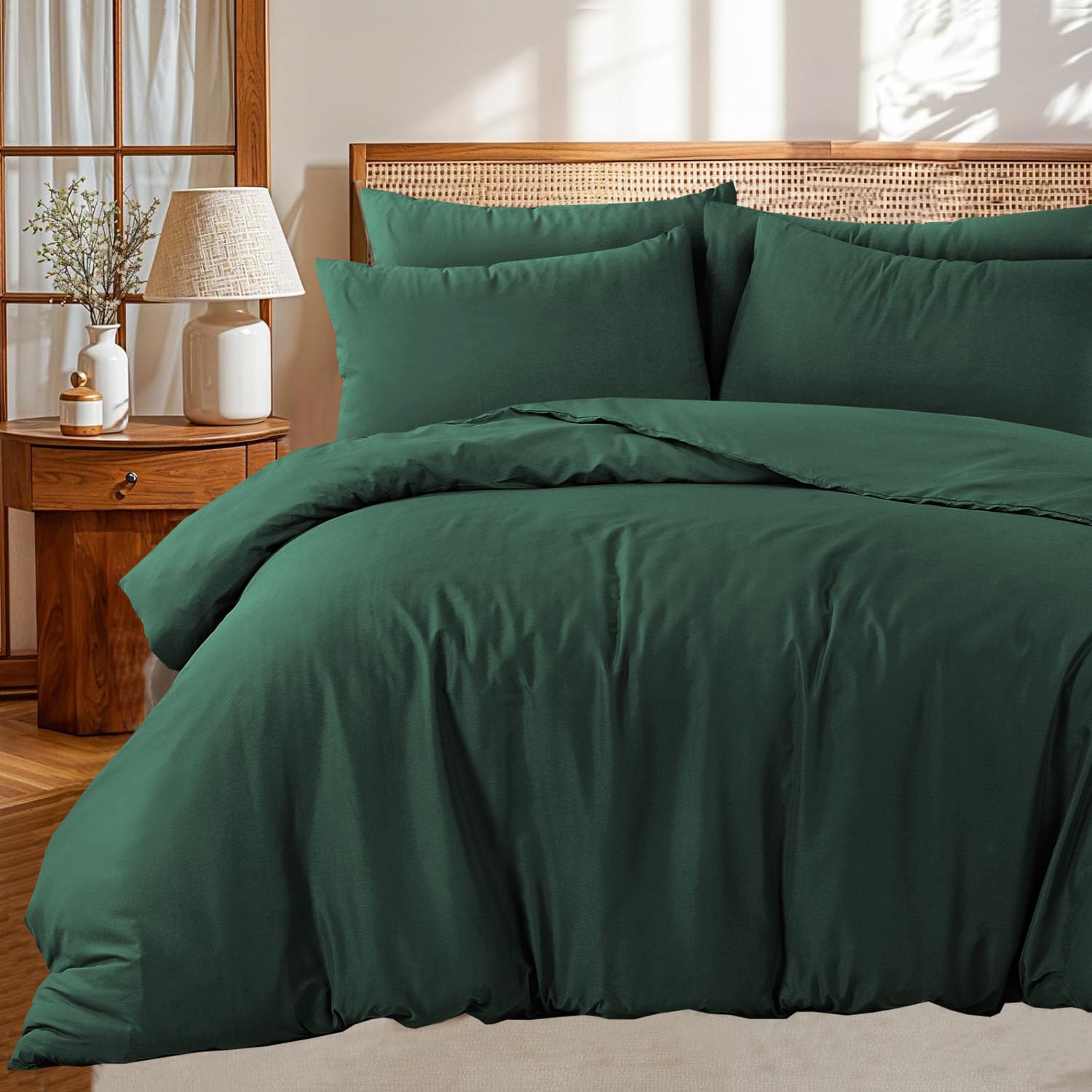 Linen Home Duvet Set - Soft Microfibre Double Bed Quilt Cover with 2 Pillowcases, Easy Care Wrinkle Free Double Bedding Set of 3 Pcs (Bottle Green) — image 1