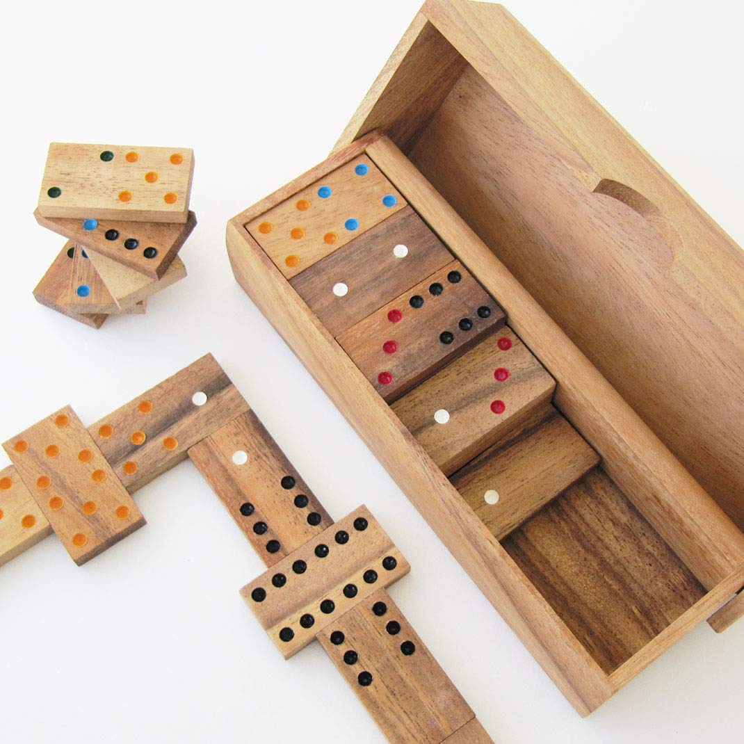 DOMINOES DOUBLE 6 in eco-friendly solid wood, 2-6 players from 6 years old, CE standard, 28 dominoes in their wooden box, easy storage, travel game, classic family board game. Brand : Le Délirant.