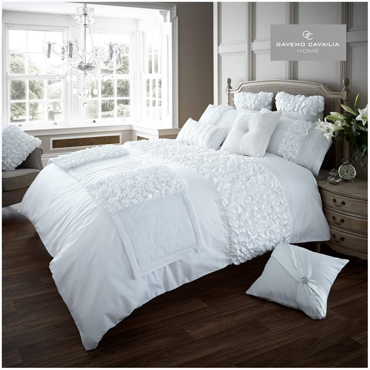 Gaveno Cavailia Fancy Frill SuperKing Duvet Set Verina White, Luxury Elegant Bedding, 3 Piece Cotton Blend Reversible Bedlinen, Easy Care DuvetCover Bedset, 1 Quilt Cover and 2 Pillow Cases, 271901