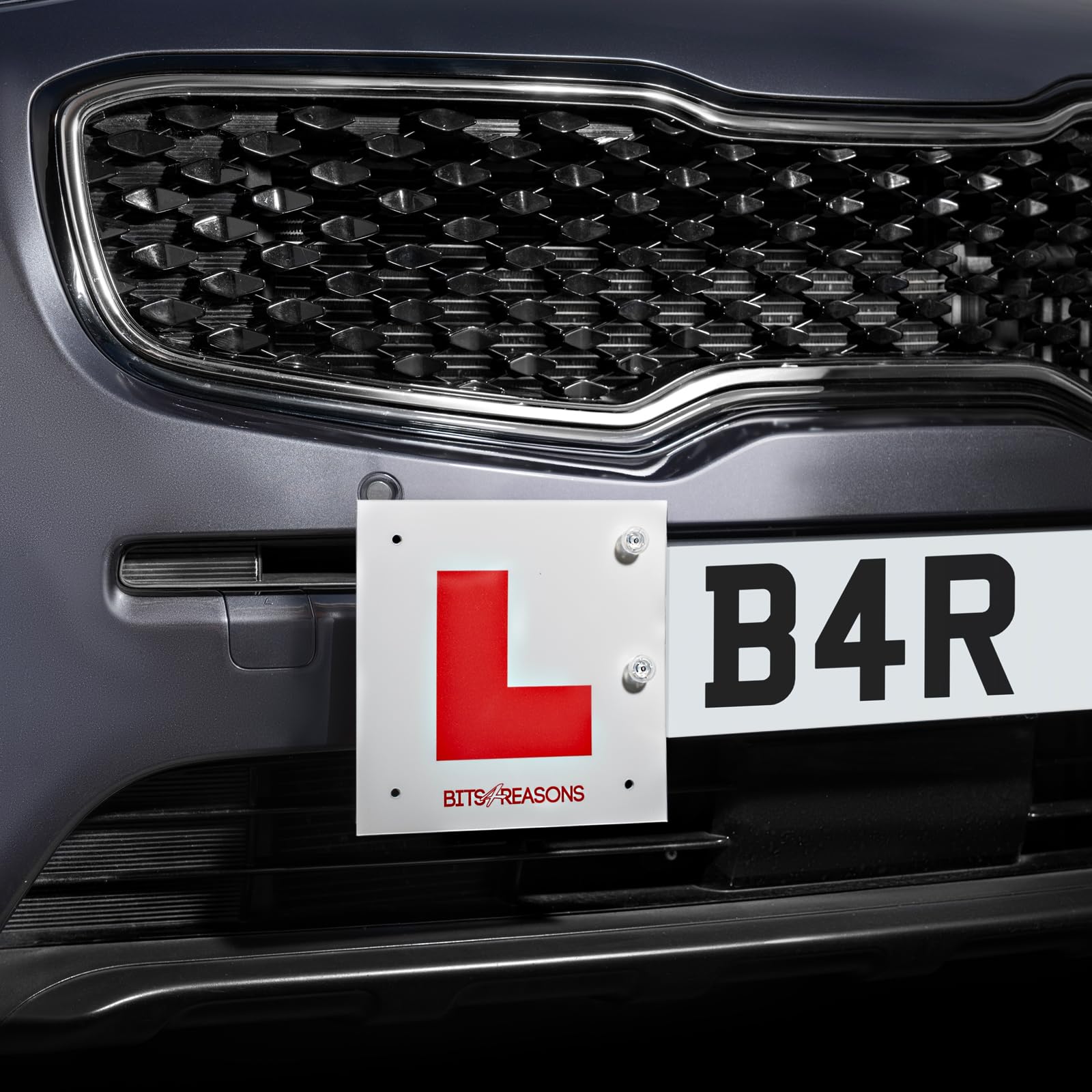 BITS4REASONS - PROFESSIONAL GRADE CLIP ON L PLATE FOR STANDARD 11 CM 110 MM NUMBER PLATES (VAST MAJORITY OF ALL PLATES ON CARS) - SINGLE PLATE