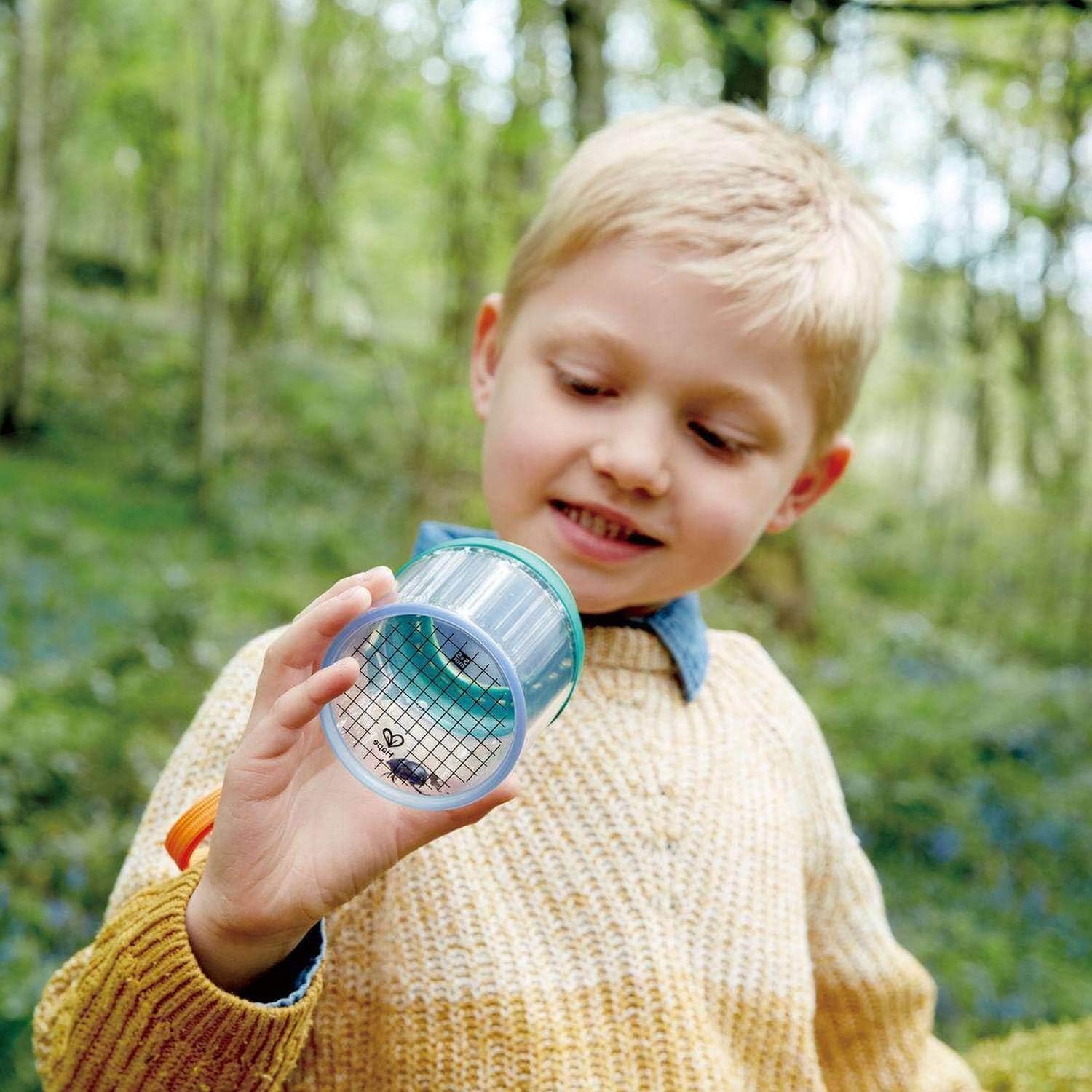Hape Bug Jar, Outdoor Toys, Bug Catcher for Kids, Pocket Microscope with 4x Zoom, Ideal for Kids Camping, Mini Scope Viewer - Image 3