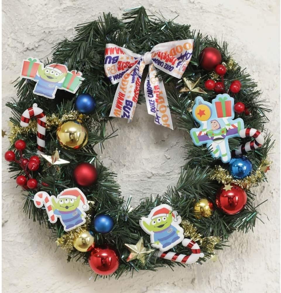 Disney Pixar ディズニー ピクサー Toy Story 4 トイストーリー クリスマスリース 28cm クリスマス飾り 玄関リース 飾り エイリアン バズ リース おもちゃ Amazon