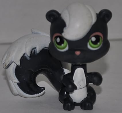 Amazon Com Skunk 253 Black Green Eyes White Hair Belly Stripe
