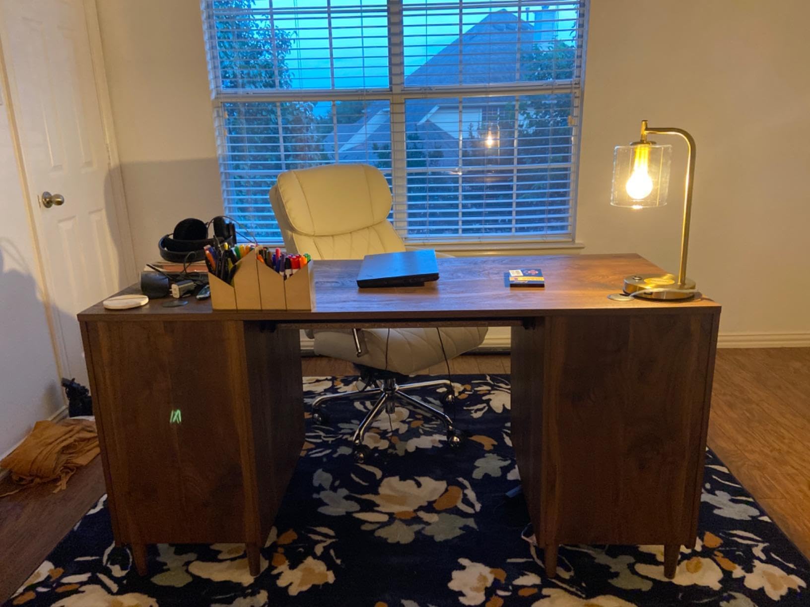 Brightech Elizabeth Table Lamp with Wireless Charging Pad and USB Port, Bedside Reading Lamp, Vintage Brass Gold Desk Lamp, Nightstand Lamp with LED Bulb for Bedroom, Living Room, Office