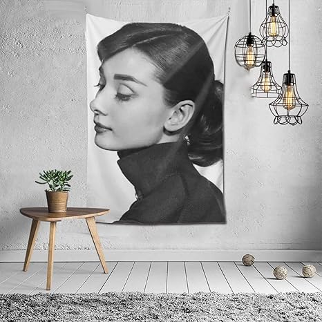 Amazon Co Jp オードリーヘップバーン タペストリー 壁掛け ポスター 背景布 壁飾り 家 リビングルーム ベッドルーム 部屋 おしゃれ 100 150cm ホビー