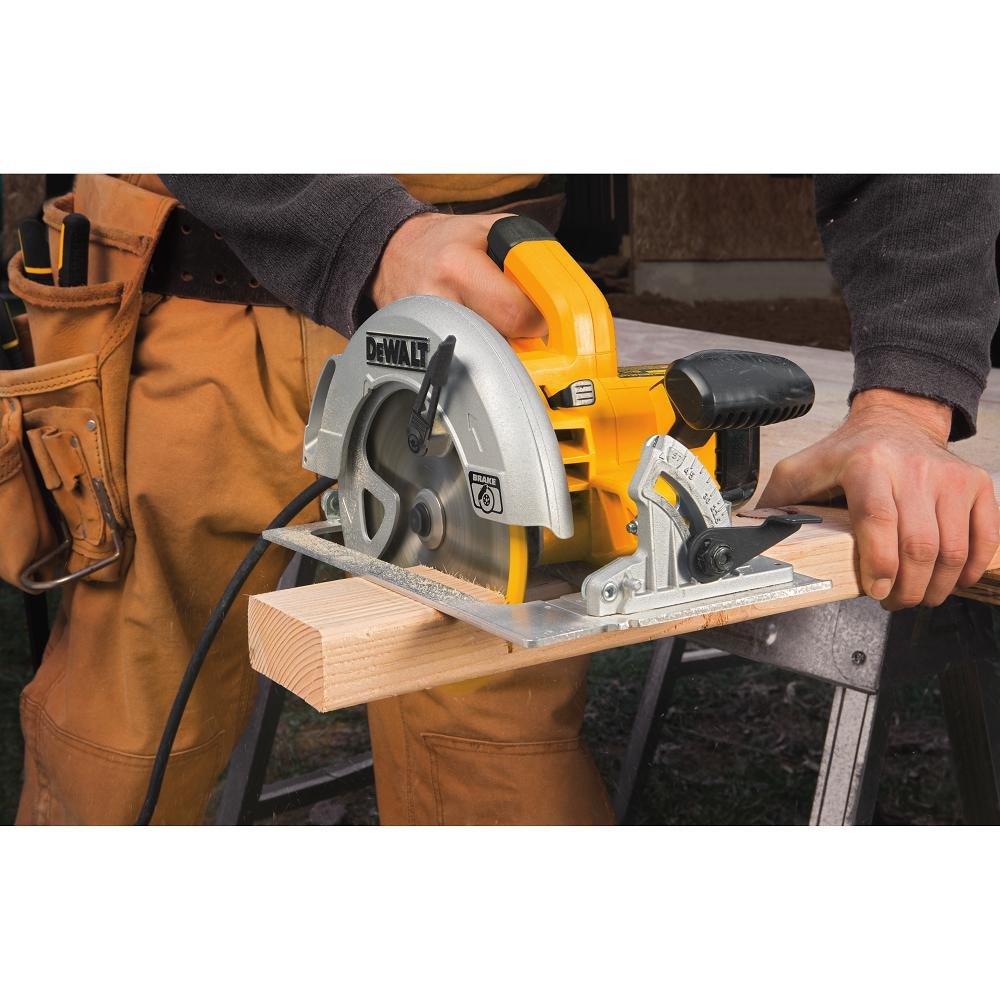 DEWALT DWE575SB 71/4Inch Lightweight Circular Saw with