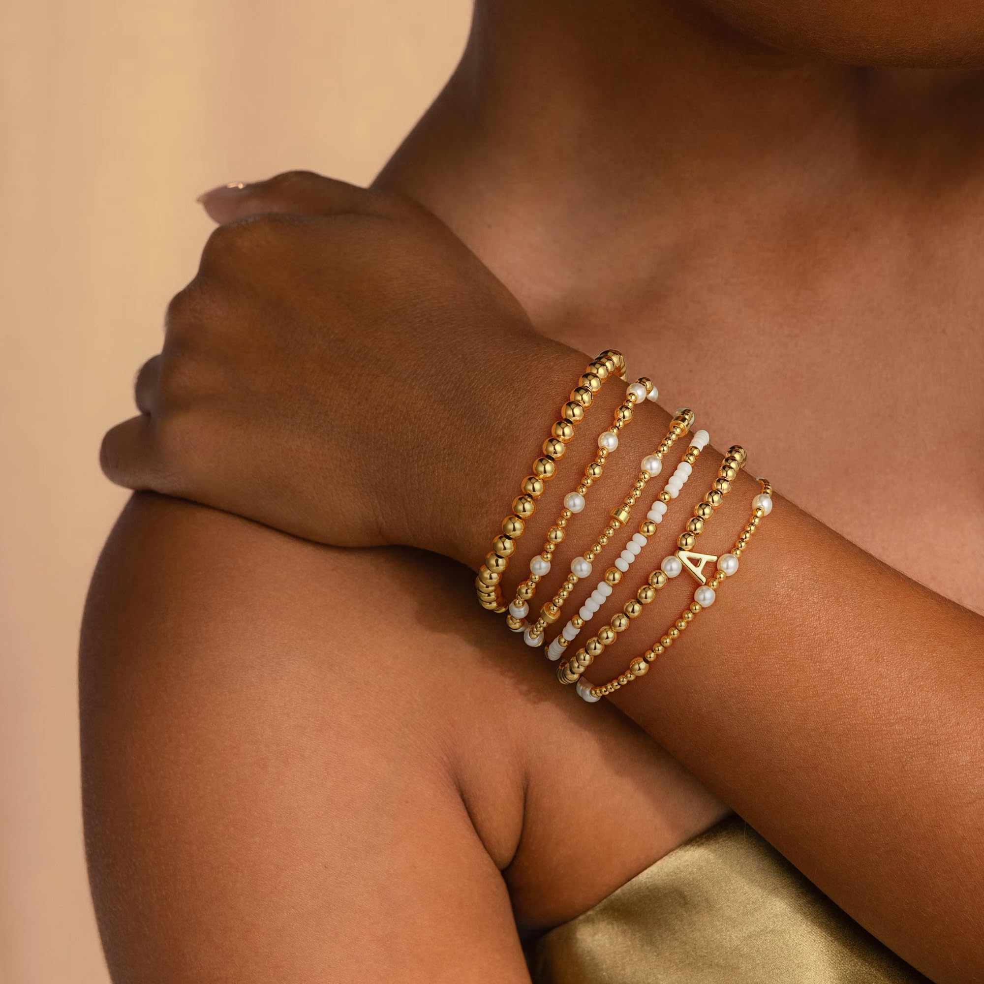 Turandoss 6PCS Beaded Initial Bracelets for Women, 18K Gold Plated Beaded Initial Letter Bracelet for Girls Women, Initial A-Z Stretch Bead Stackable Bracelet Jewelry Set Gifts