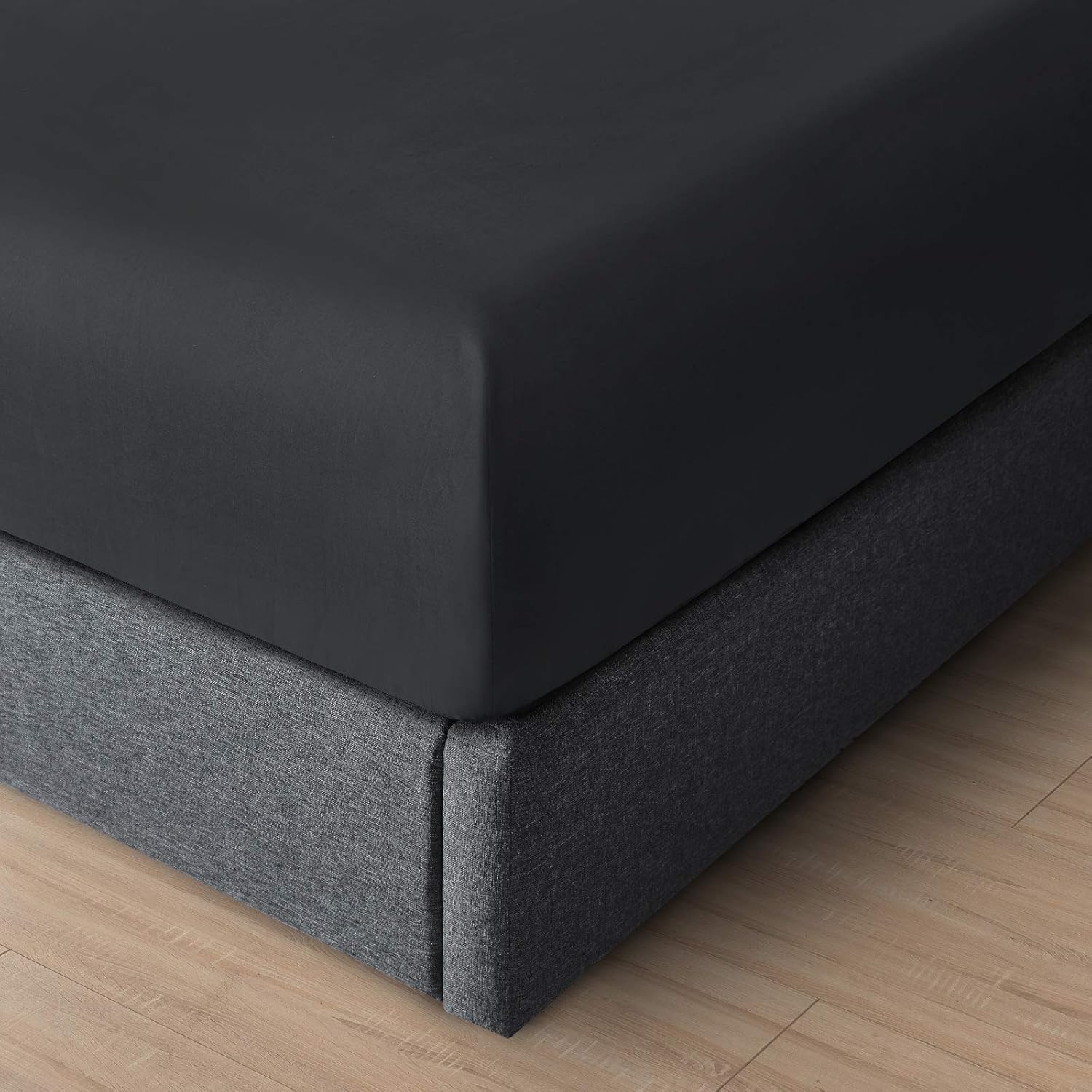 SHALALA NEW YORK Bed Sheet Set (4 Piece) - Soft Brushed Microfiber – Wrinkle Free and Hypoallergenic - 1 Fitted Sheet (14 Inch Deep Pocket) 1 Flat Sheet 2 Matching Pillowcases (Black, Queen): Home & Kitchen