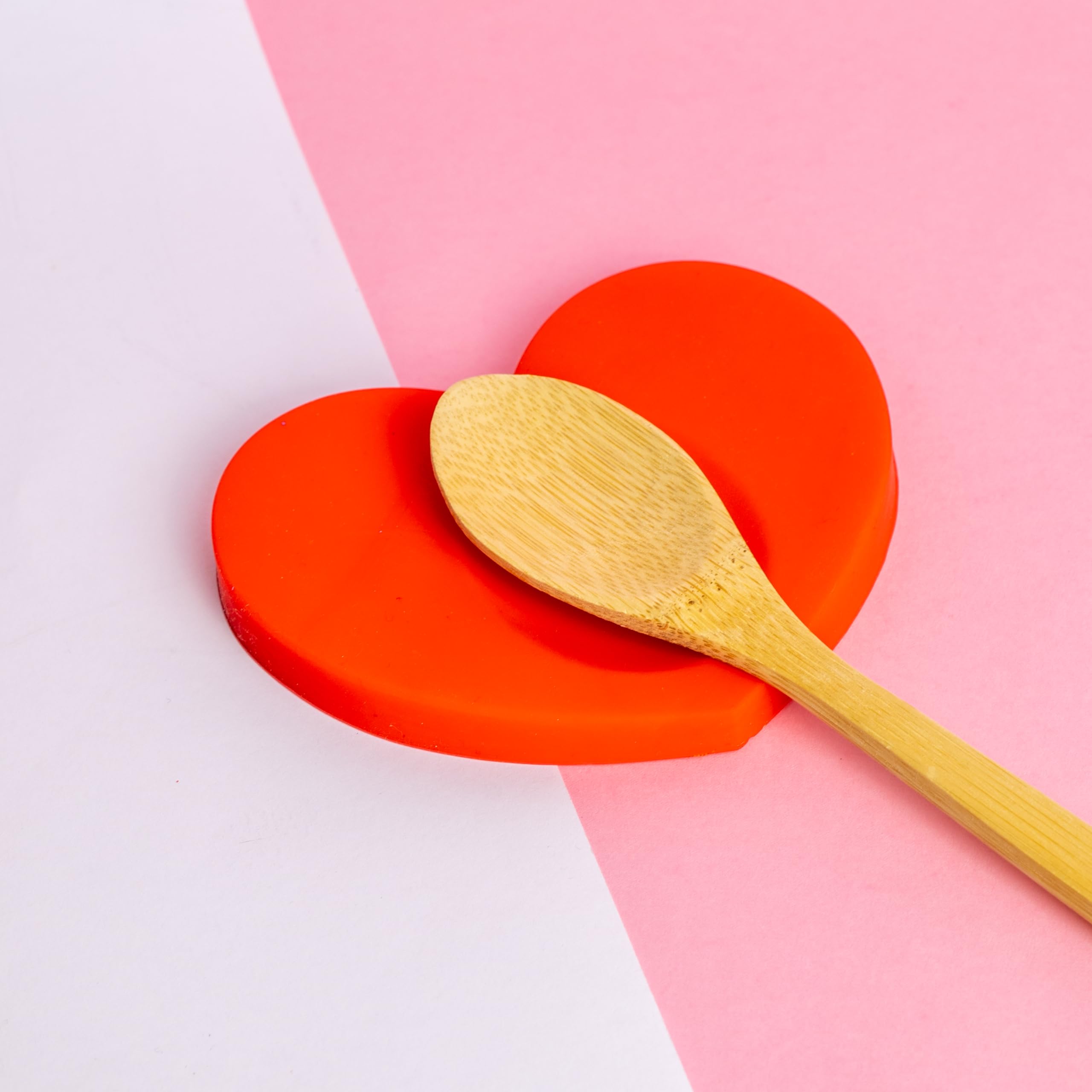 FISURA - Original Spoon Holder - Heart Shaped, Silicone Spoon Rest Kitchen, Red Utensil Rest, 12 x 10 cm