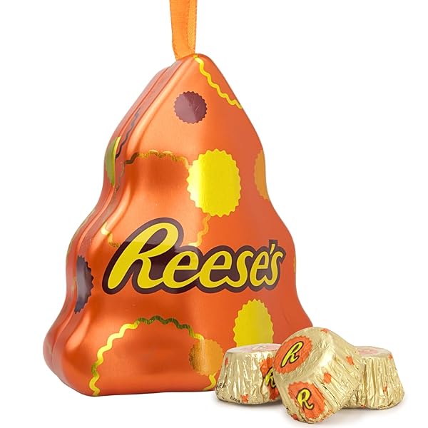 GALERIE REESE’S 2024 CHRISTMAS STOCKING STUFFER, TREE SHAPED TIN ORNAMENT FILLED WITH INDIVIDUALLY WRAPPED CHOCOLATE PEANUT BUTTER CUPS, .9 OUNCES