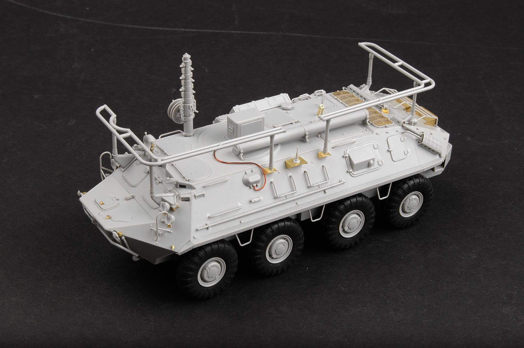 Trumpeter 1:35 - BTR-60PU Armoured Personnel Carrier