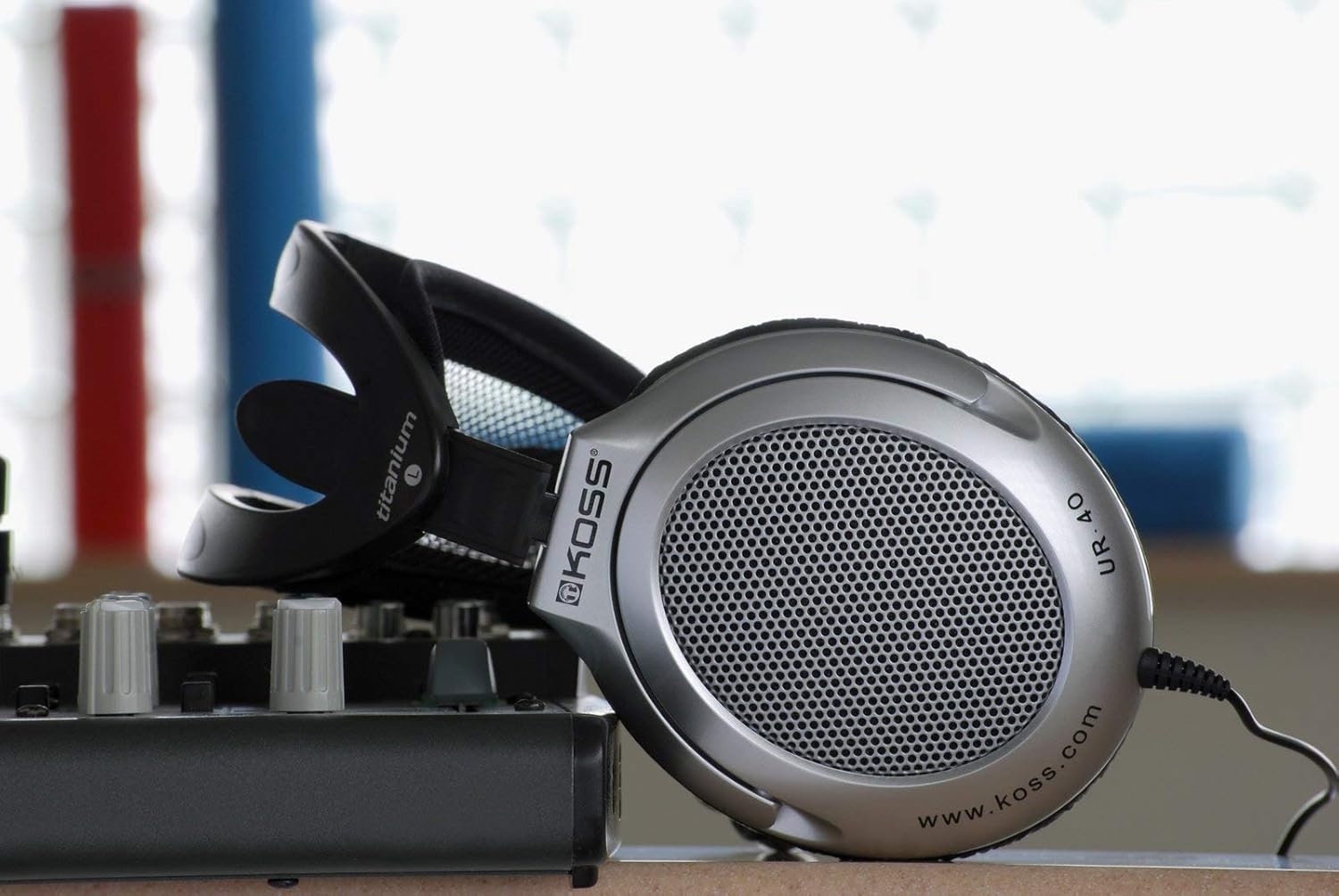 Koss UR40 Lightweight Over-Ear Stereo Headphones for iPod iPhone, MP3 and Smartphone - Silver, Black, silver - Image 4