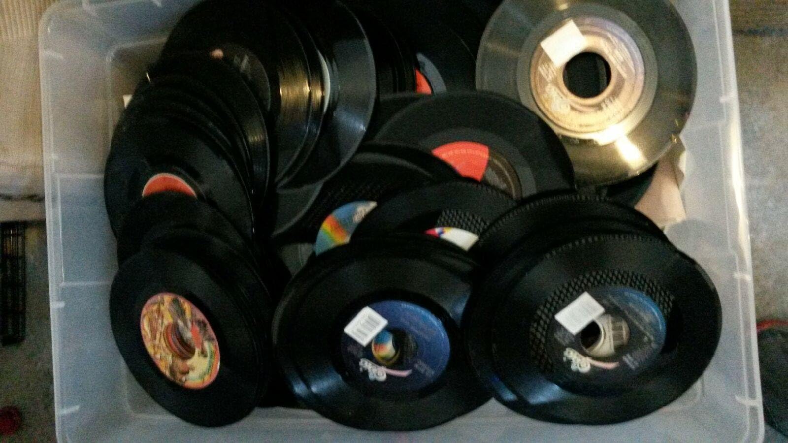 (25) 7" CLEAN vinyl records for crafting or decoration