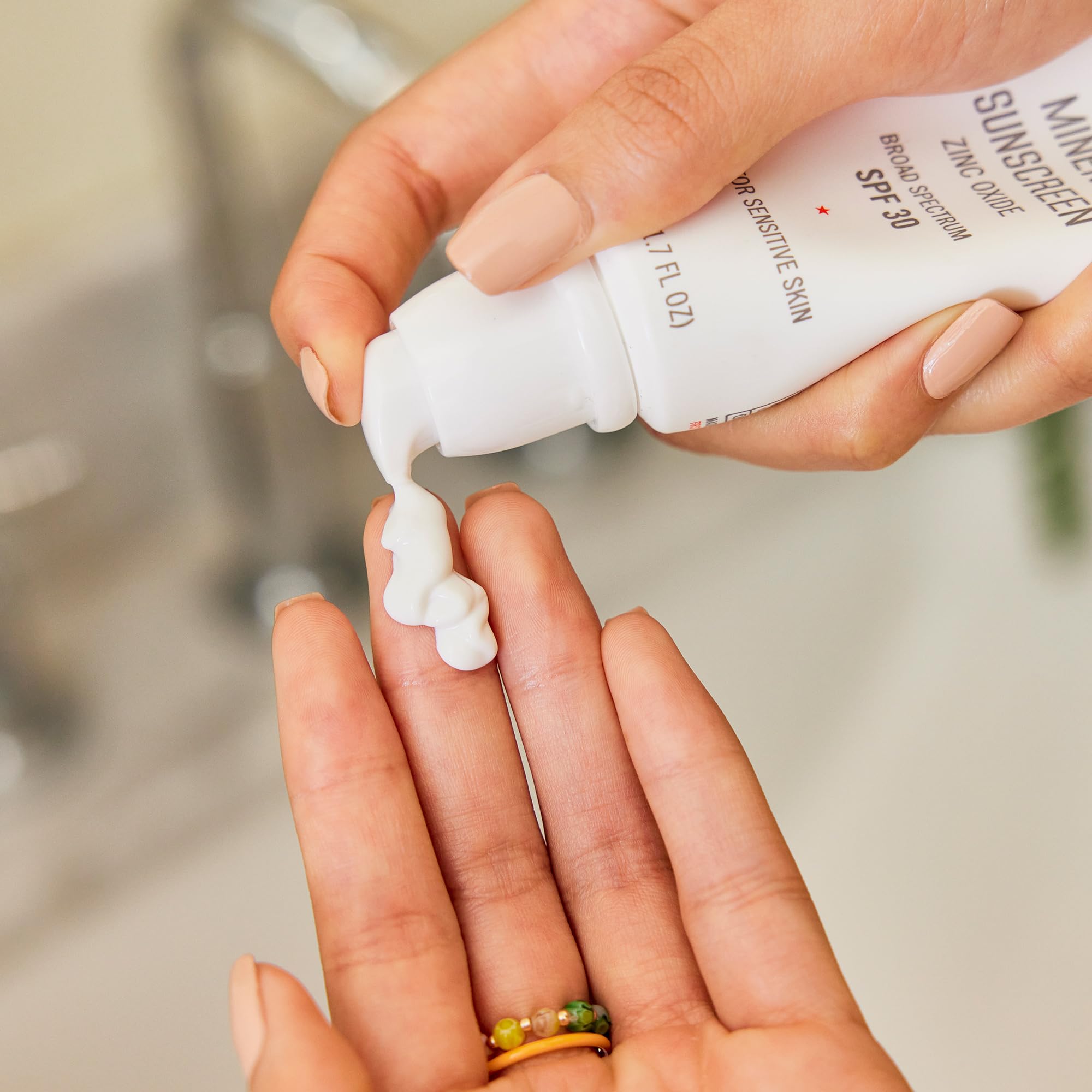 Mua First Aid Beauty Mineral Sunscreen Zinc Oxide, Broad Spectrum