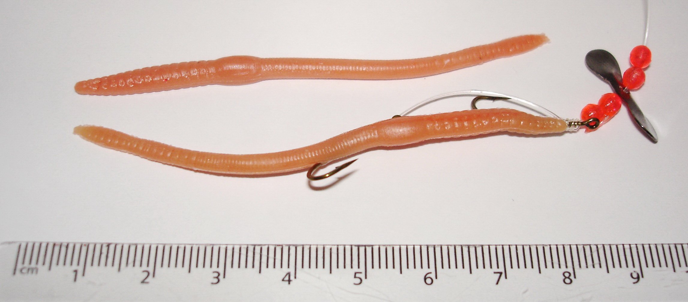 Plastic Worm Rigs with Propellers. Immitation worms with attractor beads, spinner, 2 barbed hooks & spare worm body