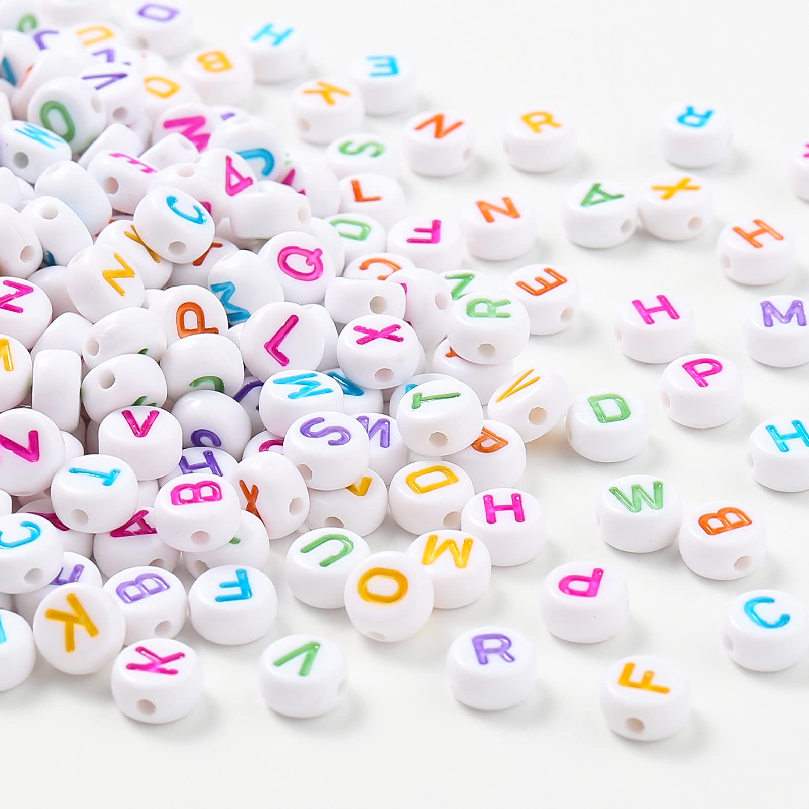 DAHI 1000pcs Colourful Round Letter Beads,Acrylic Mixed White with Colorful Letters A-Z Round Beads for Bracelet for DIY Projects Friendship Keyring Making (Colour White/4 * 7mm)