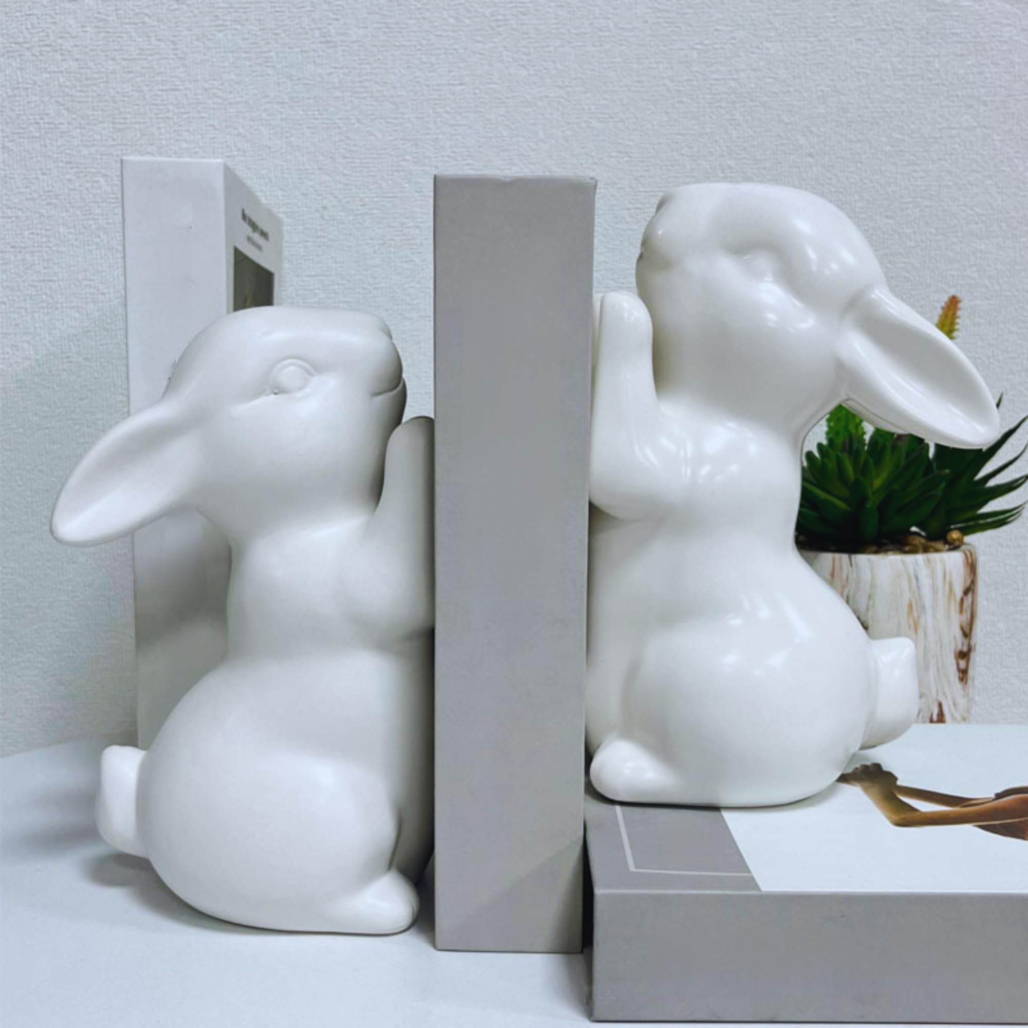 SQAQS Heavy Duty Banksy Couple Bookends: Creative Handicrafts Bookends, White
