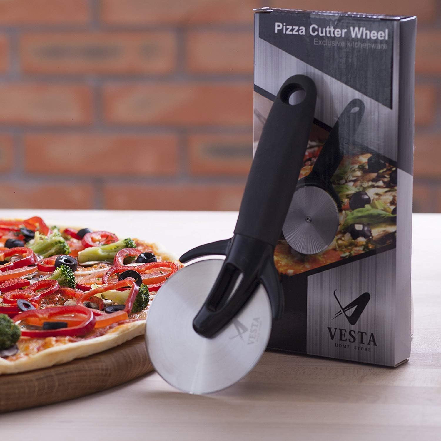 Premium Professional Pizza Cutter Wheel By VestaHomeStore - With Sharp Angled Stainless Steel Blade, Ergonomic Anti-Slip Handle & Durable Blade Cover - Ideal For Pizza, Pies, Waffles and Dough Cookies: Kitchen & Dining