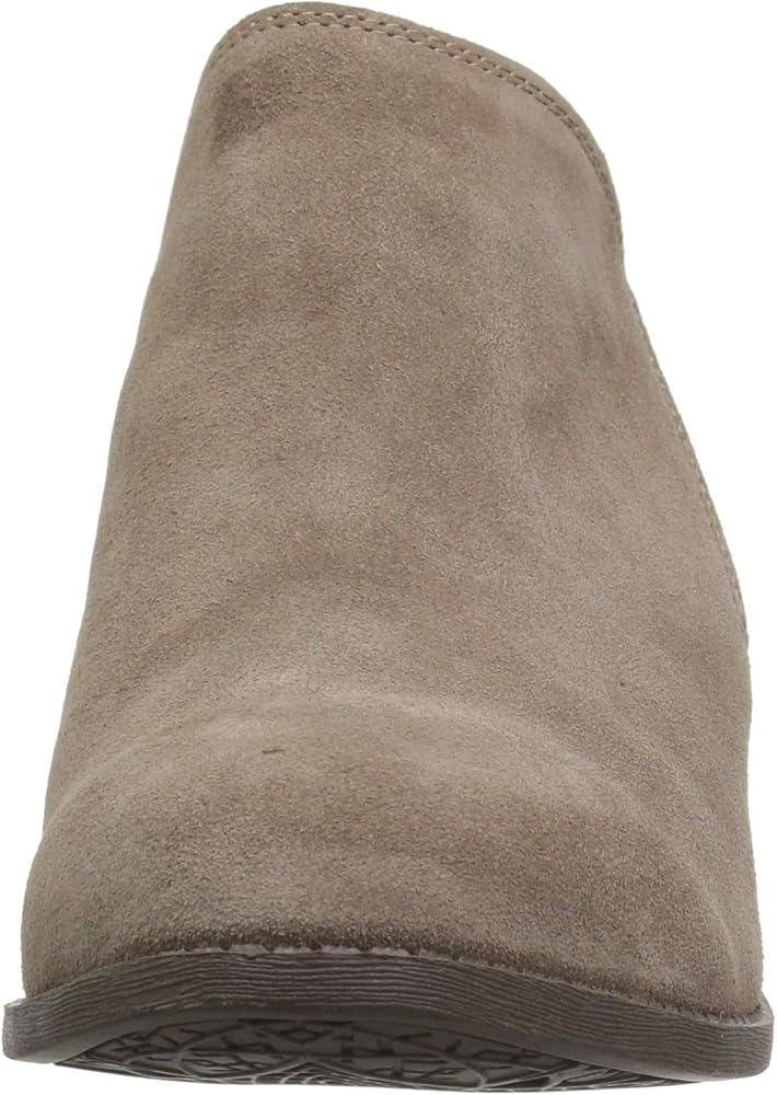 me too zoey bootie cognac