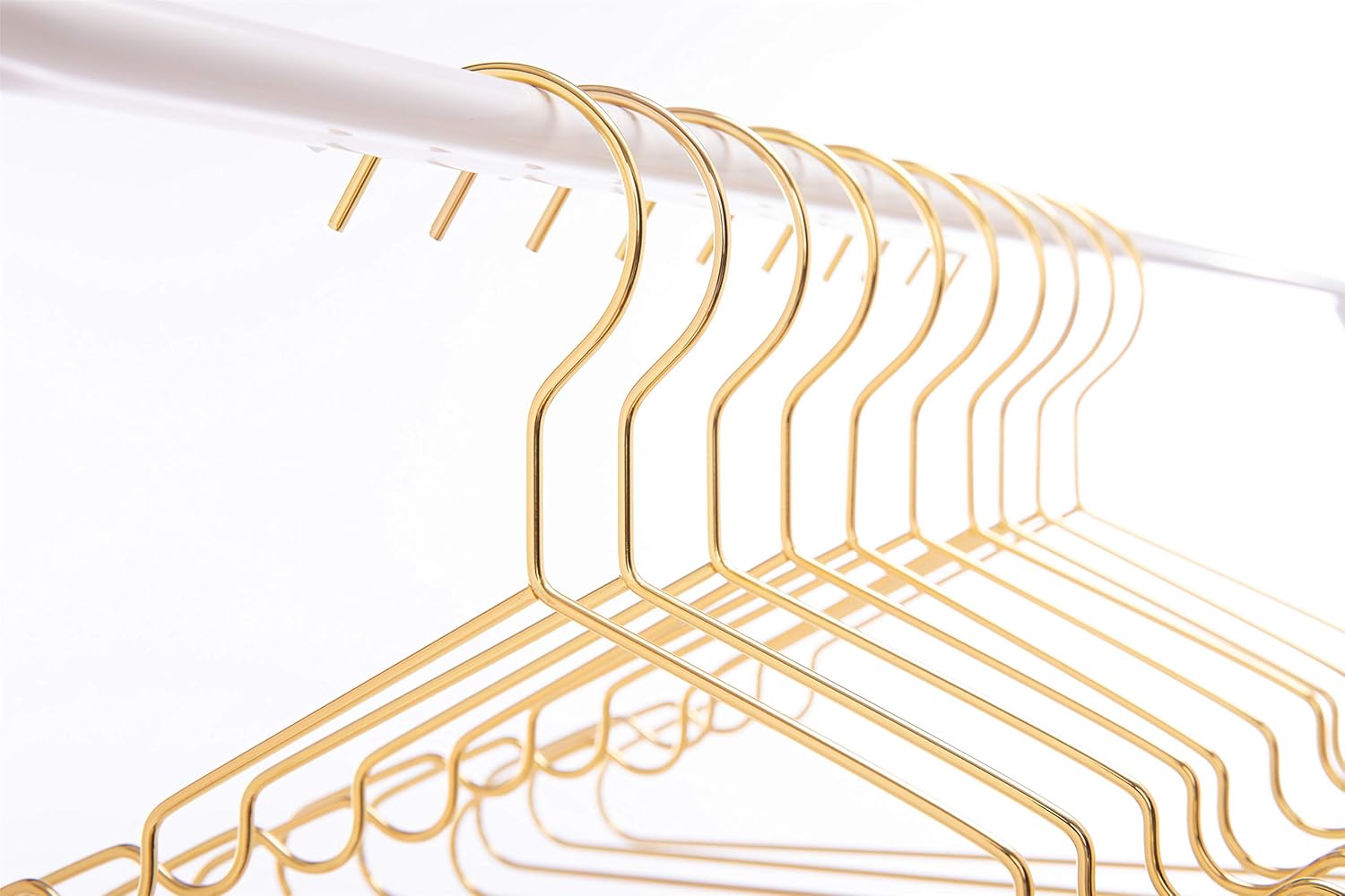 Enfants Cintres Pour Vetements Avec Encoches Enfants Cintres Pour Vetements De Bebe Cocomaya Lot De 10 Cintres Robustes En Metal Dore Brillant 30 5 Cm Pour Vetements De Bebe Rangement Et Organisation Cintres