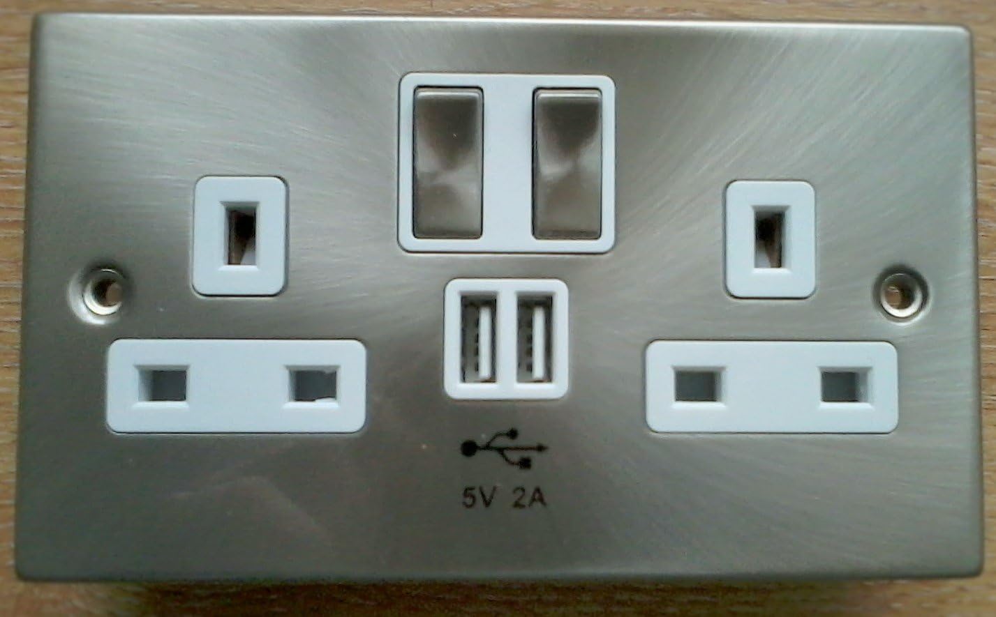 CHROME USB Double Switched Socket 2 PORTS 2A Brushed Chrome Amazon.co