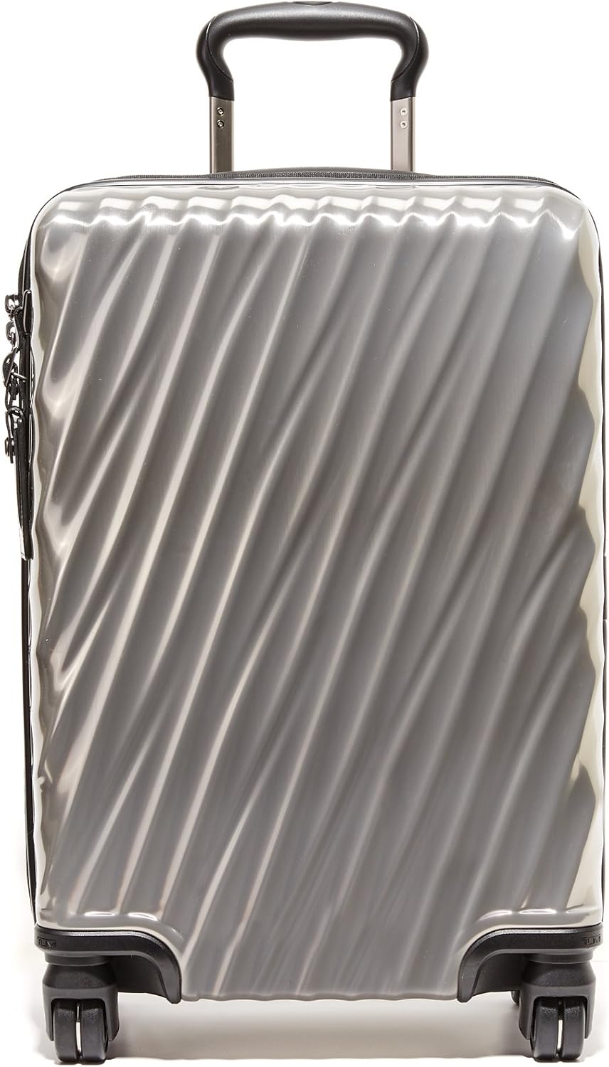 what is the size for international carry on luggage