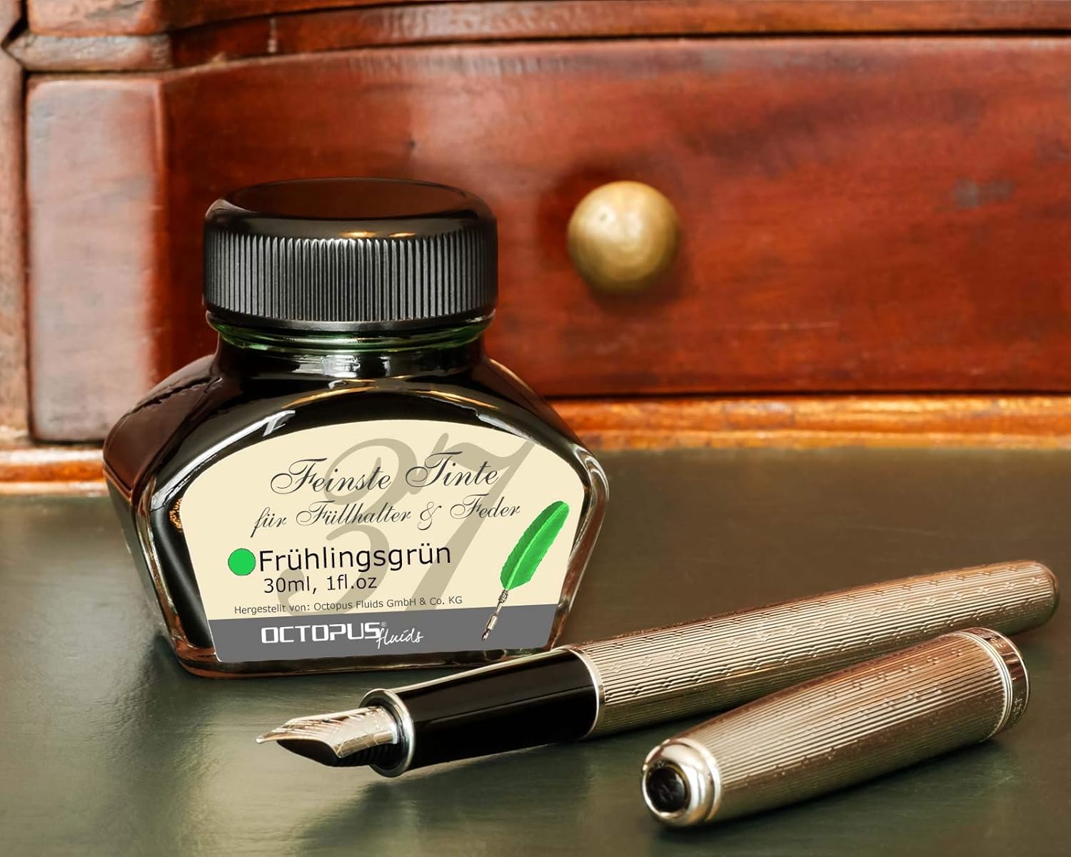 Octopus Fluids Fountain pen ink in ink glass,Writing ink for fountain pen Fountain pen ink in Spring Green 30ml, inkpot - Image 4