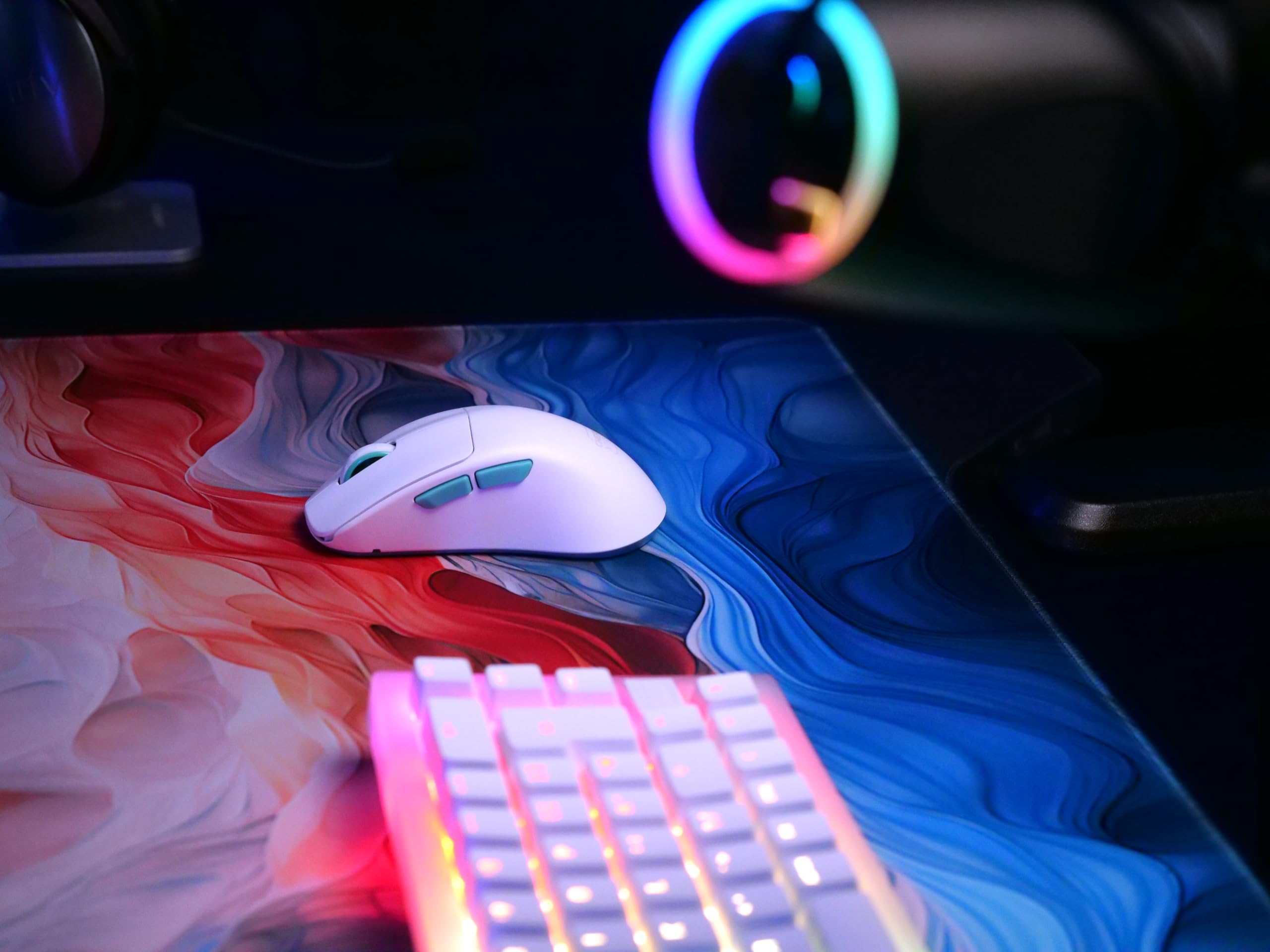 CHERRY XTRFY M64 Wireless, Ultraleichte Kabellose Gaming-Maus, 2,4 GHz Funk, Optimiert für esports, Ergonomische Form mit Besonders Niedriger Front, Weiß 5