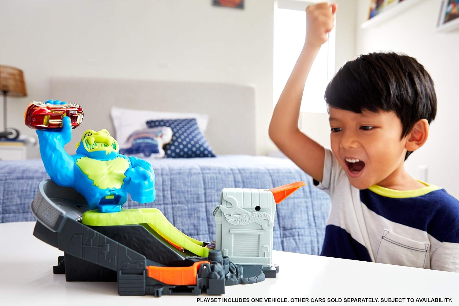 Hot Wheels Toxic Ape Attack Play Set for Kids 4 to 8 Years Old, Launch Included Hot Wheels Car at Moving Purple Ape to Defeat It Before It Knocks Cars Off the Track & Destroys GarAge - Image 3