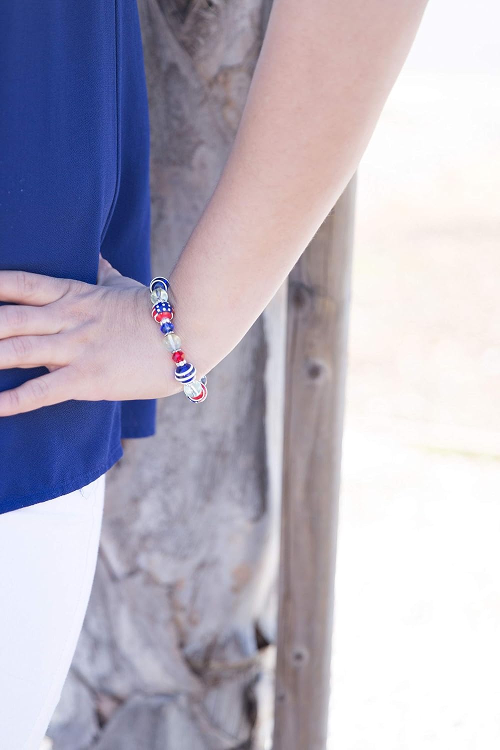 Amazon Com Fiona Accessories Americana Usa Flag Patriotic Stretch Bracelet Women Military Pride Bracelet Bangle Gift Premium Glass Bead Bracelet Hand Painted Bracelet Jewelry