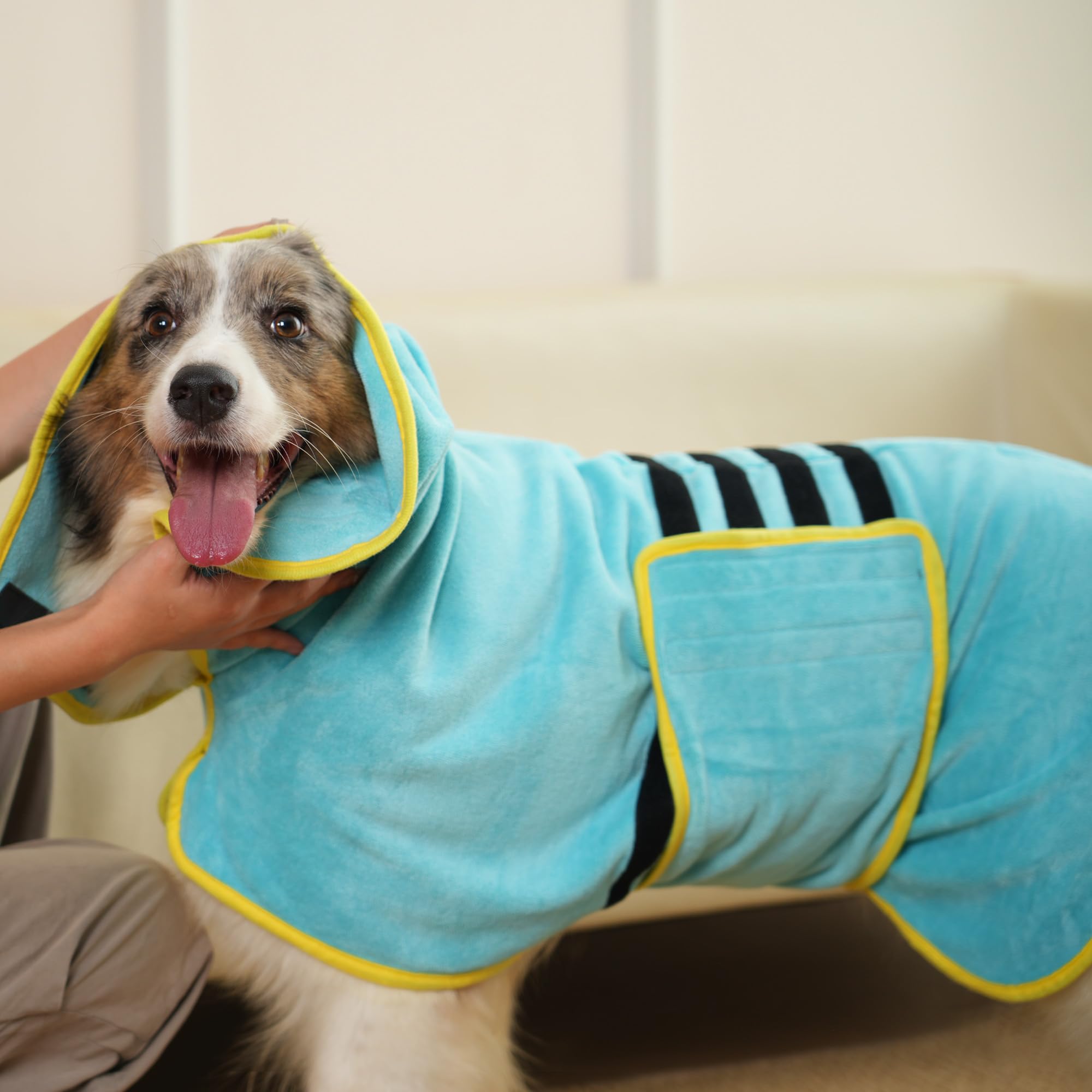 HezzLuv Dog Bathrobe Ultra Absorbent Microfibre Dog Drying Coat for Quick Drying, Soft Double Layer Robe Towel for Puppy & Adult Pets Cats Bathing, Swimming & Grooming