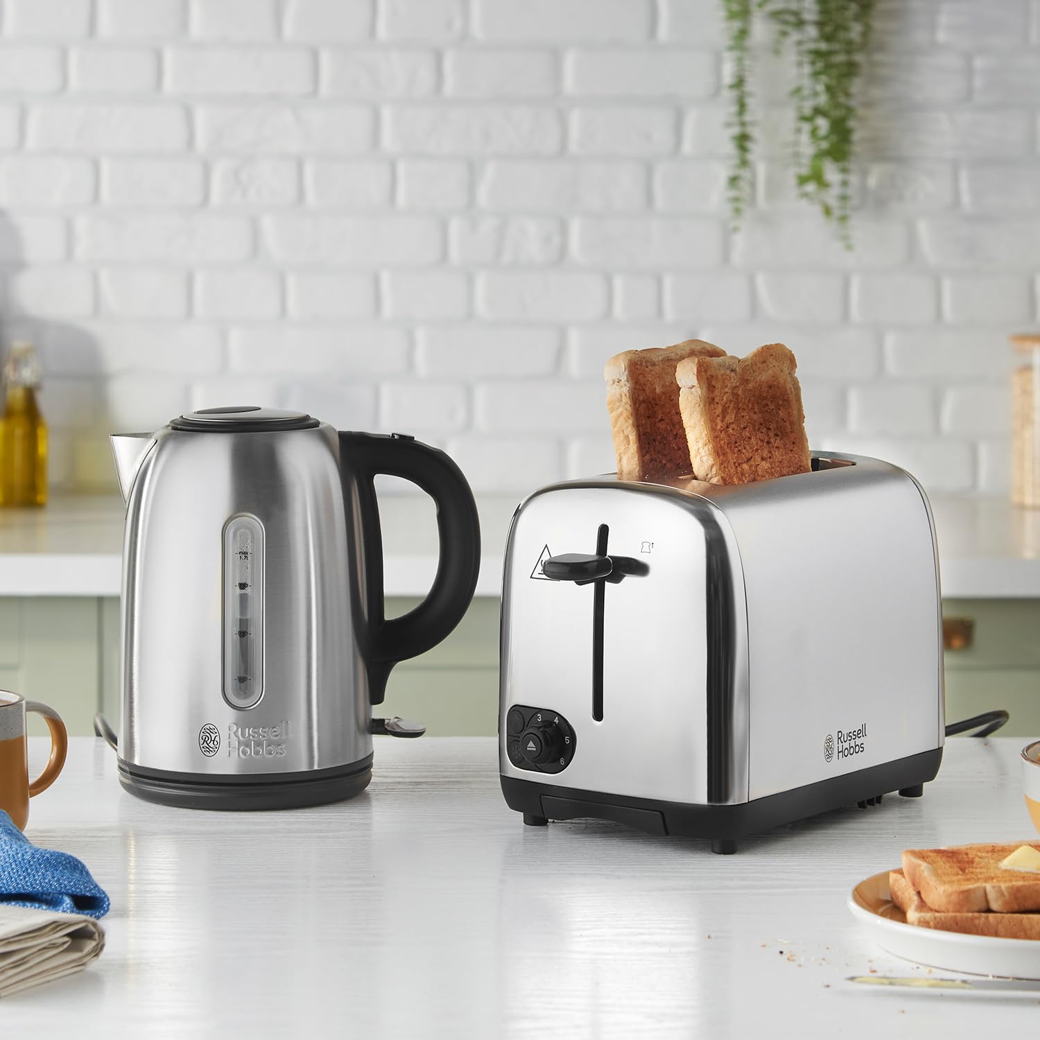 Russell Hobbs Brushed Stainless Steel & Black Electric 1.7L Cordless Kettle (Fast Boil 3KW, Removable Washable Anti-Scale Filter, Push to Open lid, Perfect Pour spout) 20441