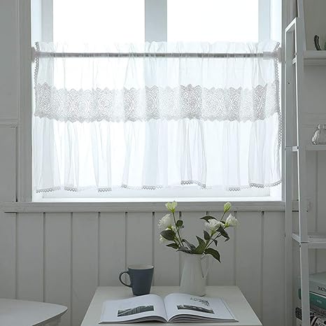 Amazon カフェカーテン カーテンレース 小窓用 喫茶店 キッチン 遮光 おしゃれ パウダールーム 花柄 暖簾 姫系 刺繍 カーテン目隠し 間仕切り 白いショートティアカーテンダイニングルームの窓の装飾 W 106 L 45cm カフェカーテン オンライン通販