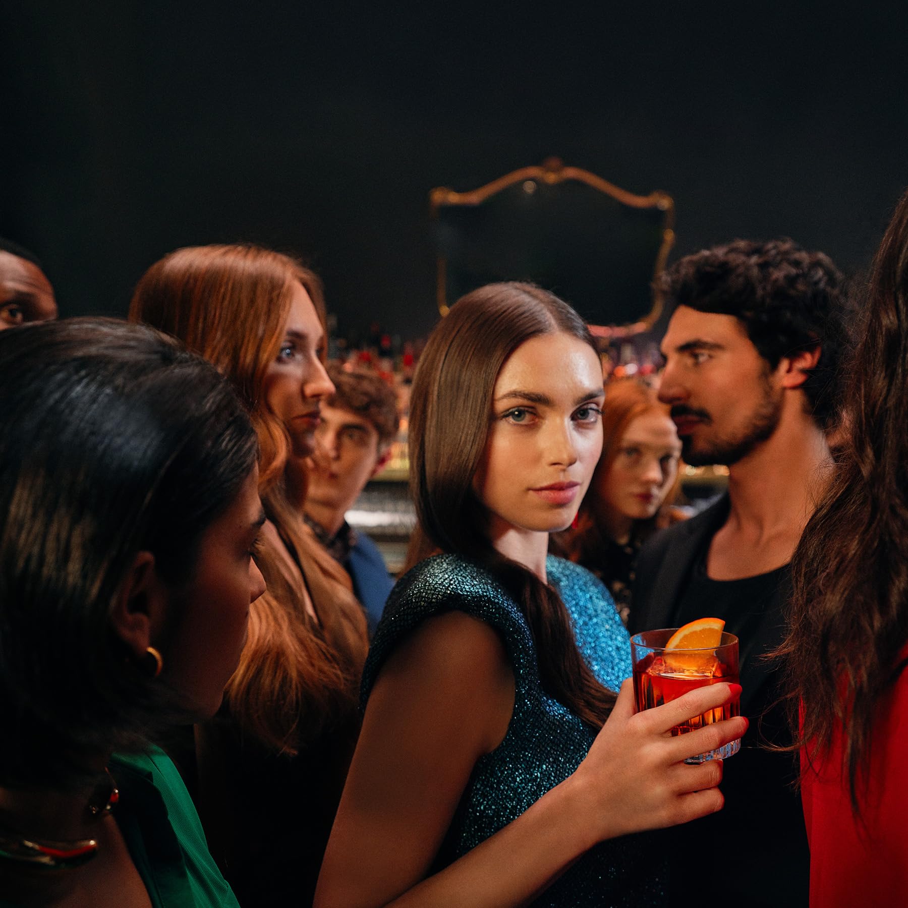 Campari Bitter Aperitif - Der italienische Aperitif und Cocktail Klassiker - Das Original für Negroni, Spritz & Soda Varianten - Mit 25 Vol.-% Alkohol - 0,7 L 7