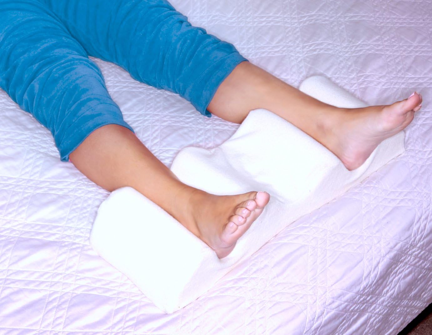 Deluxe Comfort Leg Spacer Pillow (21" x 7.5" x 4") - Hypo Clean and Soft Memory Foam - Medical Specialty Pillow - Side Sleeper - Leg Positioner Pillow, Natural: Home & Kitchen