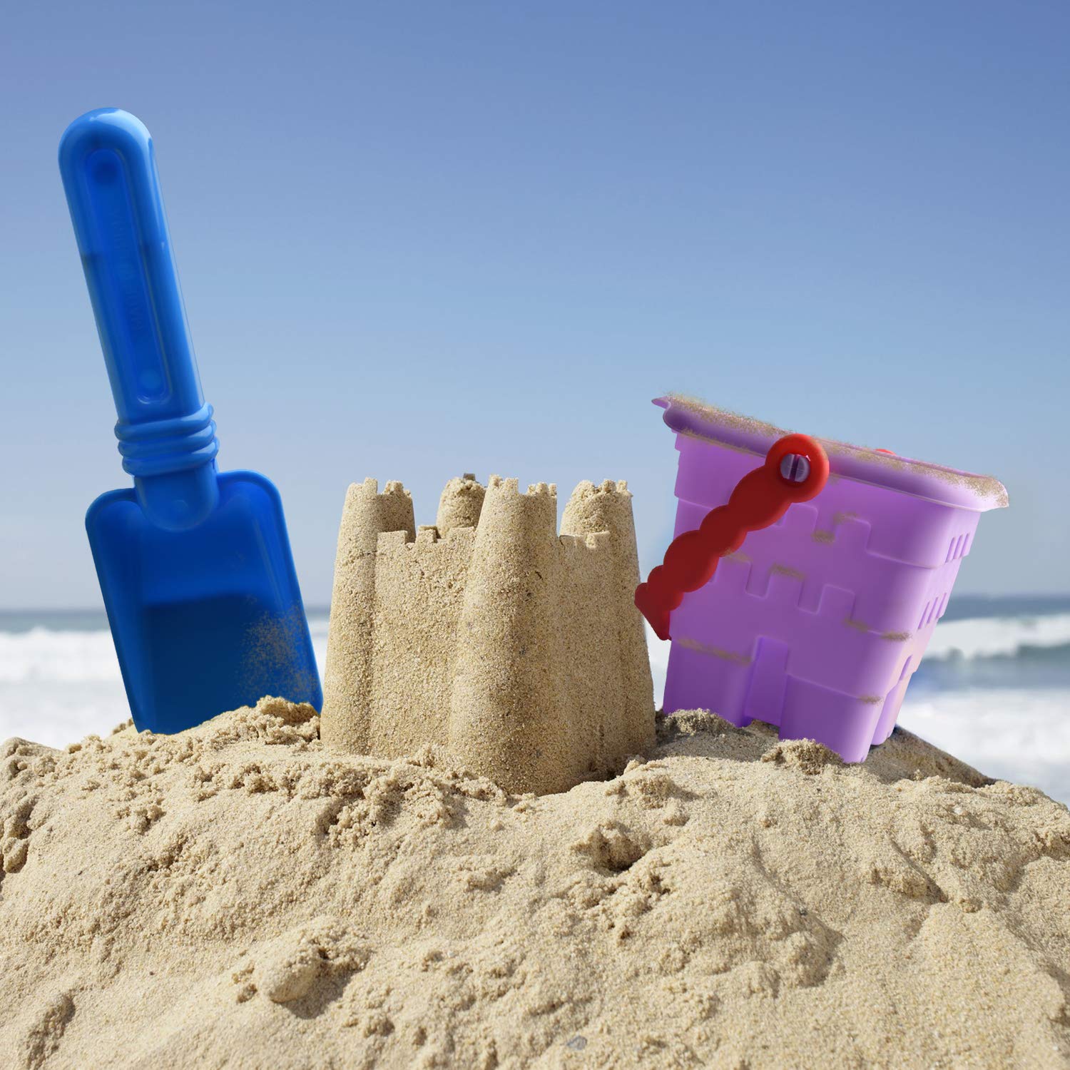 travel bucket and spade